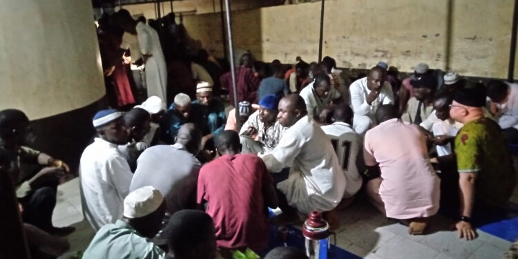 Touba/ Solidarité Ramadan: Kalogo Mamadou offre une rupture collective à la jeunesse et aux élèves