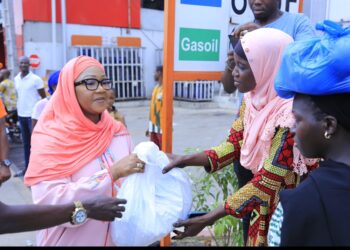 Anyama/Ramadan 2023: Fatima Bamba offre plus de 2000 kits alimentaires à des familles