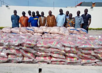 Yamoussoukro/Pâques: Le ministre Souleymane Diarrassouba offre des vivres aux militants de base du RHDP