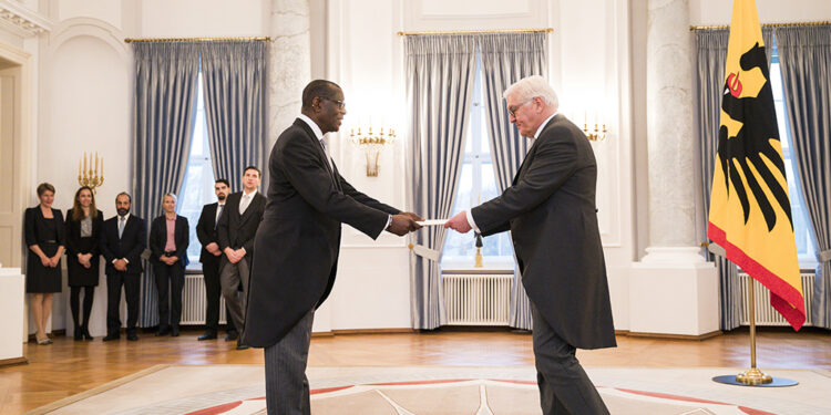 Diplomatie: Le périmètre de l’Ambassadeur Mangou Philippe étendu en République Tchèque et Pologne