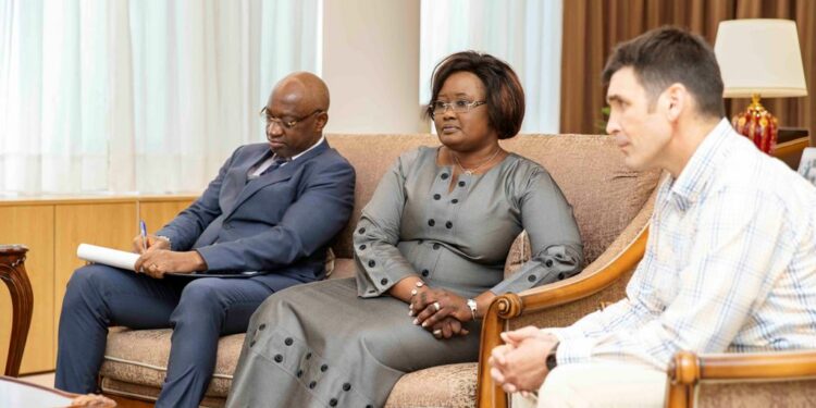 Les photos de l’entretien du V-P Tiémoko Meyliet Koné, avec la délégation de la Fédération Ivoirienne de Basket-ball (FIBA), le mardi 16 mai 2023, au Palais Présidentiel.