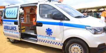 Santé-Don d&rsquo;équipement: Remise d&rsquo;une ambulance au centre de Santé Urbain d&rsquo;Attécoubé 3