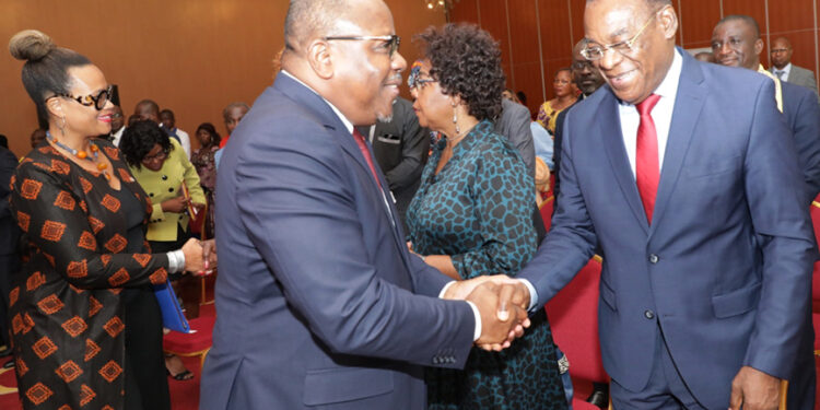 Les photos de la signature du code de bonne conduite des partis,…