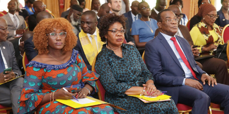 Les photos de la signature du code de bonne conduite des partis,…