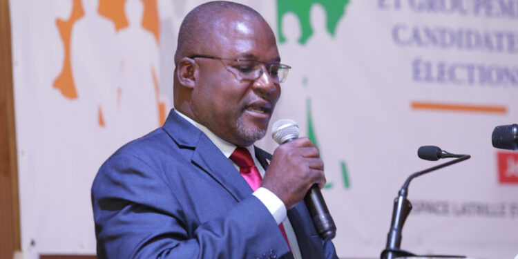 Les photos de la signature du code de bonne conduite des partis,…