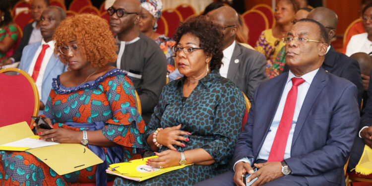 Les photos de la signature du code de bonne conduite des partis,…