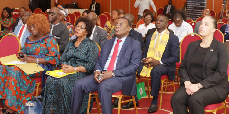 Les photos de la signature du code de bonne conduite des partis,…