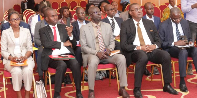 Les photos de la signature du code de bonne conduite des partis,…