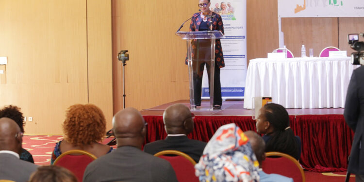 Les photos de la signature du code de bonne conduite des partis,…