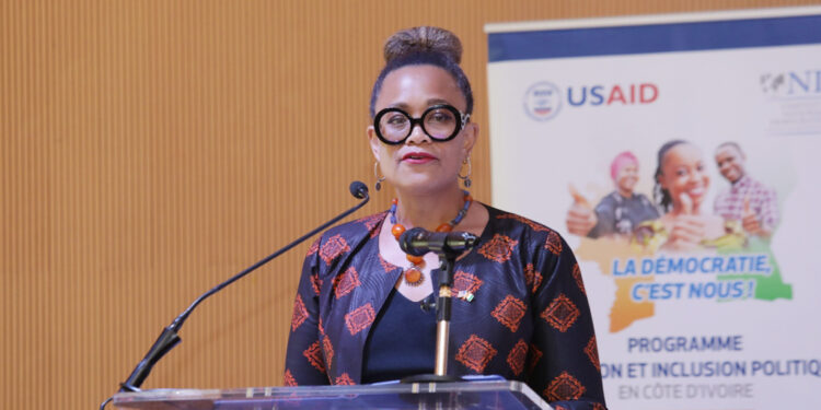 Les photos de la signature du code de bonne conduite des partis,…