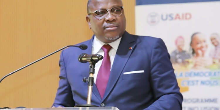 Les photos de la signature du code de bonne conduite des partis,…