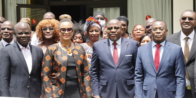 Les photos de la signature du code de bonne conduite des partis,…