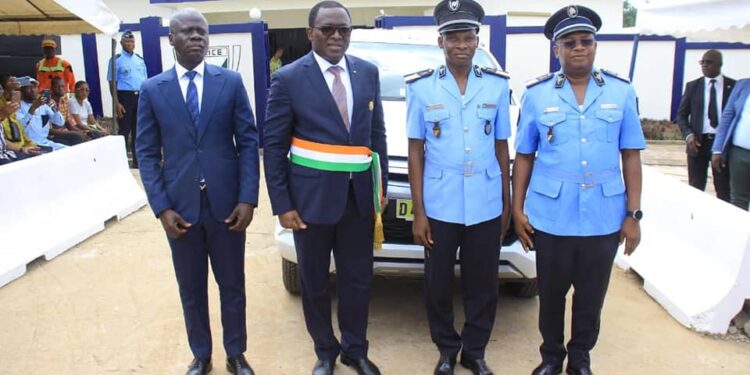 Lutte contre l’insécurité à Attécoubé: Le 37ème Arrondissement reçoit un nouveau véhicule