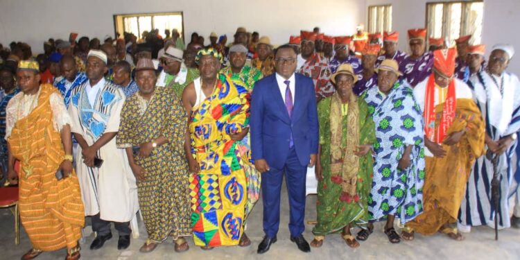 ATTECOUBE: Le candidat Paulin Claude Danho rencontre tous les Chefs de communauté de la commune