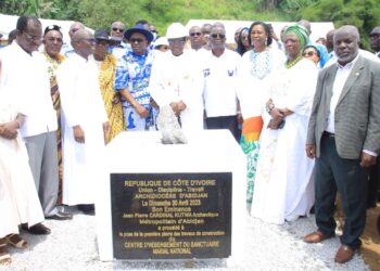 Sanctuaire Marial National: Son Eminence Jean Pierre Cardinal Kutwa Archevêque Métropolitain d&rsquo;Abidjan a procédé à la pose de la première pierre des travaux de construction du centre d&rsquo;hébergement