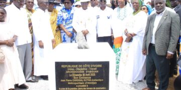 Sanctuaire Marial National: Son Eminence Jean Pierre Cardinal Kutwa Archevêque Métropolitain d&rsquo;Abidjan a procédé à la pose de la première pierre des travaux de construction du centre d&rsquo;hébergement