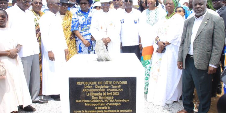 Sanctuaire Marial National: Son Eminence Jean Pierre Cardinal Kutwa Archevêque Métropolitain d’Abidjan a procédé à la pose de la première pierre des travaux de construction du centre d’hébergement