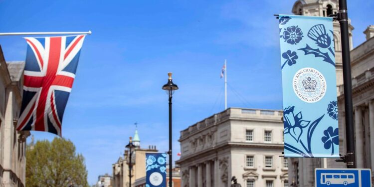 Les photos de l’arrivée du Vice-Président ivoirien, M. Tiémoko Meyliet KONÉ, à…