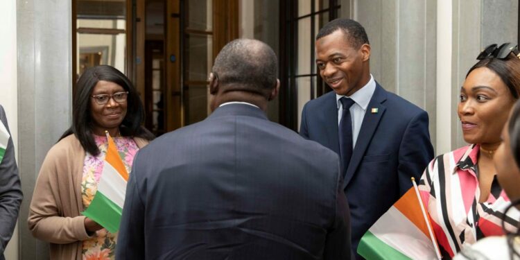 Les photos de l’arrivée du Vice-Président ivoirien, M. Tiémoko Meyliet KONÉ, à…