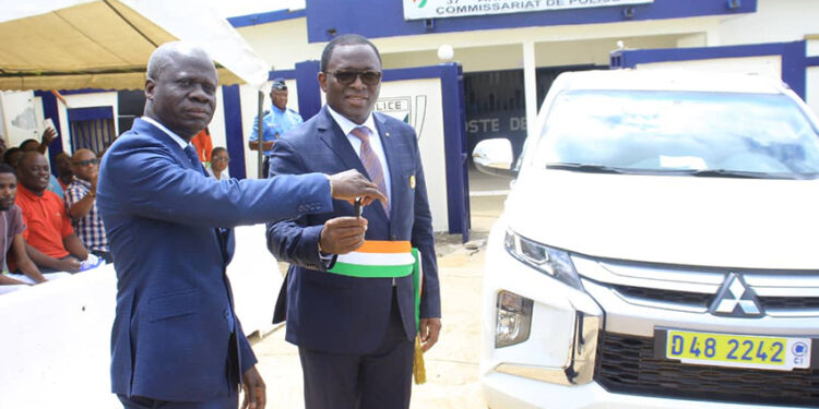 Lutte contre l’insécurité à Attecoubé: Le 37ème Arrondissement reçoit un nouveau véhicule