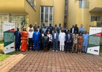 Les auditeurs francophones des institutions manipulant des agents pathogènes à haut risque en formation à Abidjan