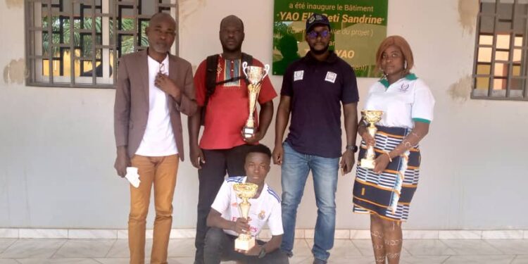 Tiébissou : le collège Kan honore ses meilleurs enseignants et élèves 