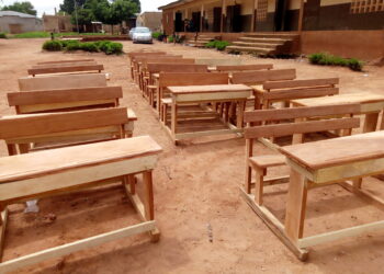 Katiola: La mutuelle WODAWOARI offre des table-bancs et matériels informatiques