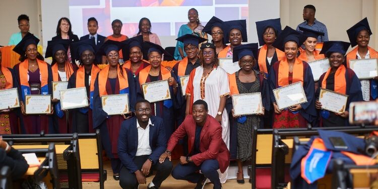 Les premières lauréates du programme DigiFemmes Entrepreneures reçoivent leurs diplômes de fin de formation