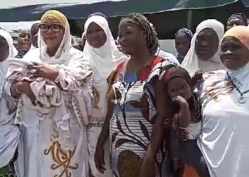 Action sociale / Hôpital Général d&rsquo;Anyama  Fatim BAMBA honore une cérémonie de dons à la maternité.