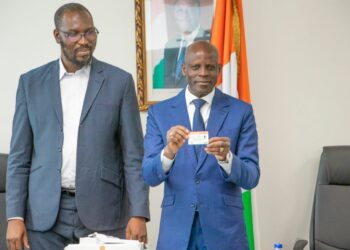 Côte d’Ivoire : Le Ministre Diawara remet les cartes d’Étudiant Multi- Services et répond aux détracteurs