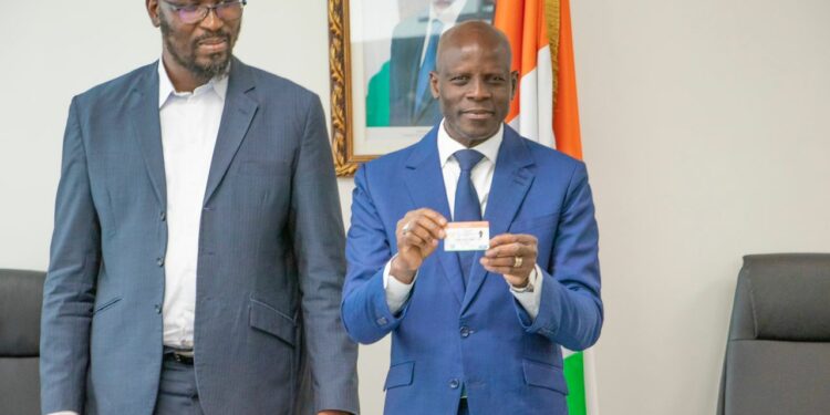 Côte d’Ivoire : Le Ministre Diawara remet les cartes d’Étudiant Multi- Services et répond aux détracteurs