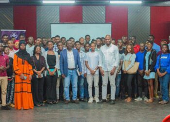 Études à l&rsquo;étranger : Le DG Hervé Koffi partage son parcours avec les étudiants de l&rsquo;INPHB de Yamoussoukro