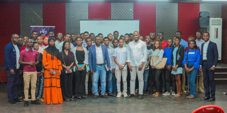 Études à l’étranger : Le DG Hervé Koffi partage son parcours avec les étudiants de l’INPHB de Yamoussoukro