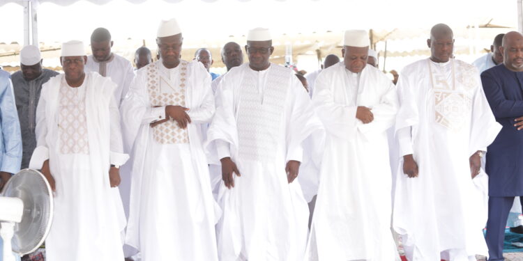 Les images de la prière de la fête de Tabaski ou Aïd-El-Kébir à la mosquée de la Riviera Golf en présence du chef de l’Etat Alassane Ouattara. (Photos : Saint Cyrille)