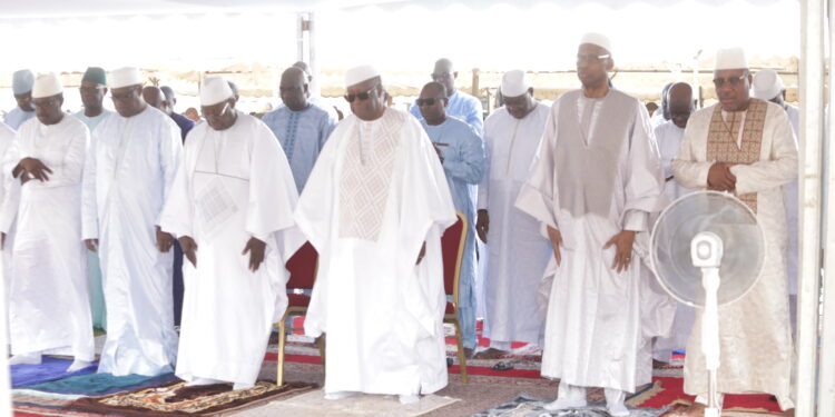 Les images de la prière de la fête de Tabaski ou Aïd-El-Kébir à la mosquée de la Riviera Golf en présence du chef de l’Etat Alassane Ouattara. (Photos : Saint Cyrille)