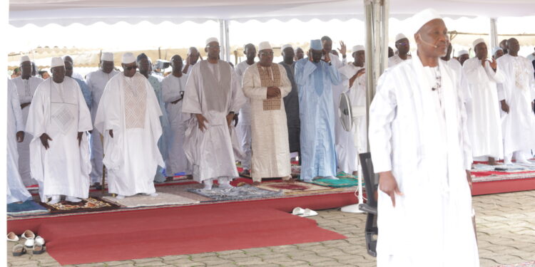 Les images de la prière de la fête de Tabaski ou Aïd-El-Kébir à la mosquée de la Riviera Golf en présence du chef de l’Etat Alassane Ouattara. (Photos : Saint Cyrille)