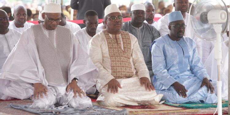 Les images de la prière de la fête de Tabaski ou Aïd-El-Kébir à la mosquée de la Riviera Golf en présence du chef de l’Etat Alassane Ouattara. (Photos : Saint Cyrille)