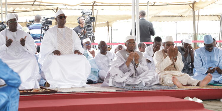 Les images de la prière de la fête de Tabaski ou Aïd-El-Kébir à la mosquée de la Riviera Golf en présence du chef de l’Etat Alassane Ouattara. (Photos : Saint Cyrille)