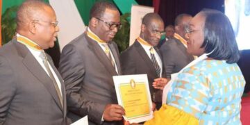 Le Ministre Paulin Claude DANHO élevé au grade de Commandeur par l&rsquo;Etat de Côte d&rsquo;Ivoire.