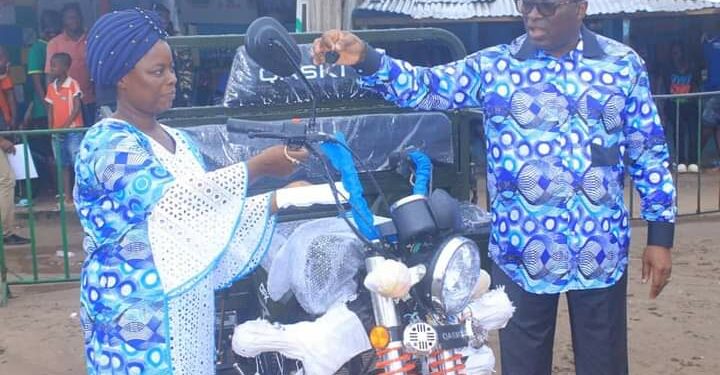 Attécoube : Danho Paulin offre des présents à 3000 veuves