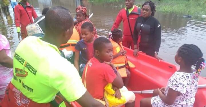 Montée des eaux à Grand Bassam Bassam : les secours déployés pour des évacuations
