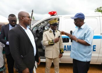 Développement local/Ahoussou offre une ambulance à Lomokankro et vante les mérites de Ouattara