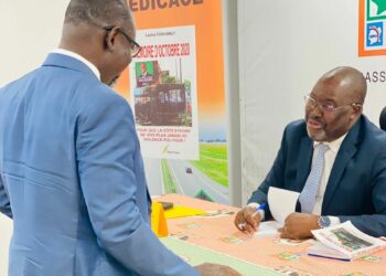 Dédicace de livre/Mémoire d&rsquo;octobre 2020: Prof Lacina Coulibaly :  « Je cède mes droits d&rsquo;auteur au RHDP »