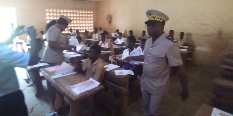Tiébissou : Début des épreuves écrites du BEPC 2023. Le préfet met en garde contre la fraude et la tricherie.