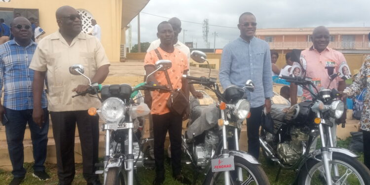 RHDP Tiébissou :  le maire offre 3 motos pour accélérer le recensement e-militants