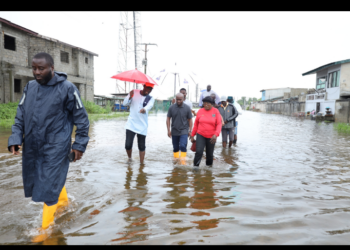 Inondations à Grand Bassam: Le Maire Jean Louis Moulot aux côtés des populations