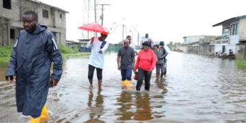 Inondations à Grand Bassam: Le Maire Jean Louis Moulot aux côtés des populations