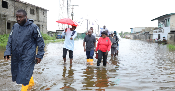 Inondations à Grand Bassam: Le Maire Jean Louis Moulot aux côtés des populations