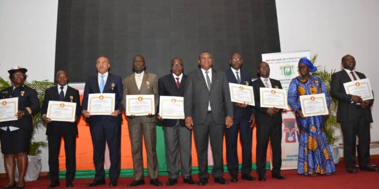 Ministère de la Communication et de l’Économie Numérique: 20 Fonctionnaires et Agents de l’État distingués