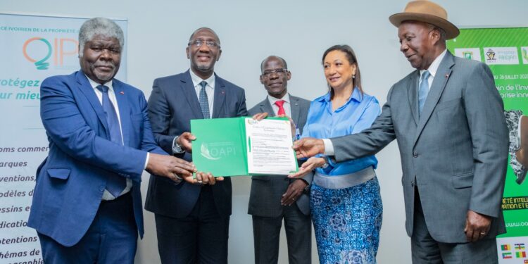 Propriété intellectuelle : l’« Attiéké des Lagunes», le « Pagne Baoulé » et le « Café des montagnes de Man », trois produits Made in Côte d’Ivoire, labellisés